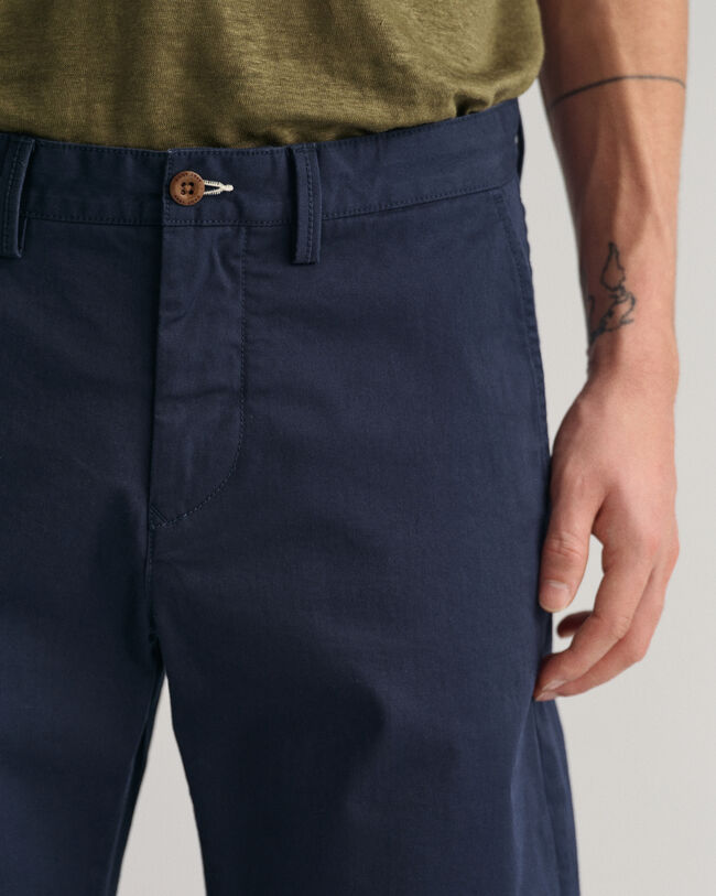 Hallden Slim fit shorts af twill
