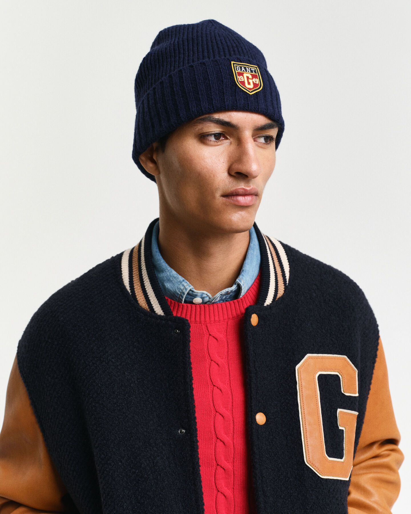 Uldbeanie med mærke