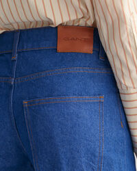 Lysebl&aring; jeans med brede ben