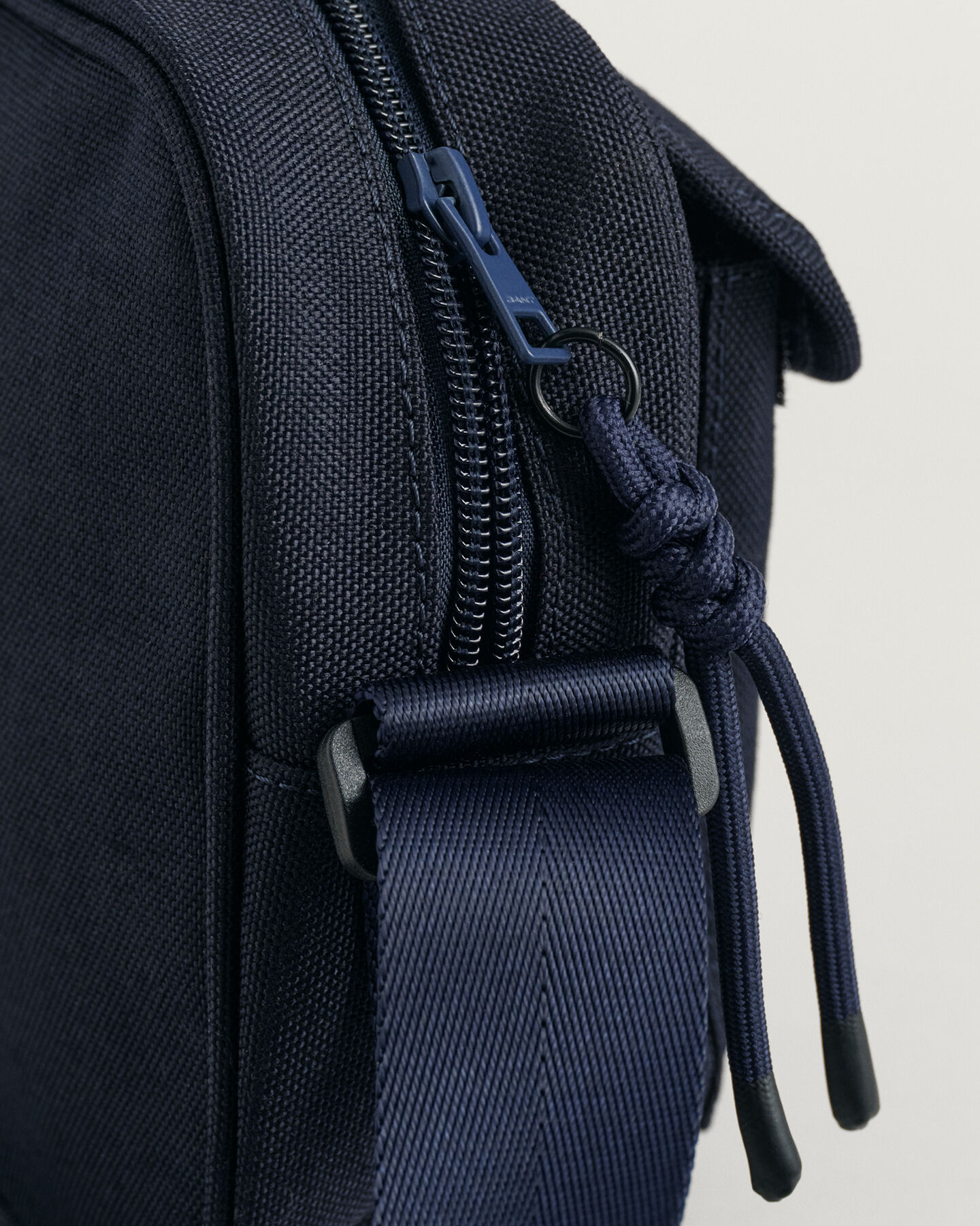 Teens Contrast Shield taske