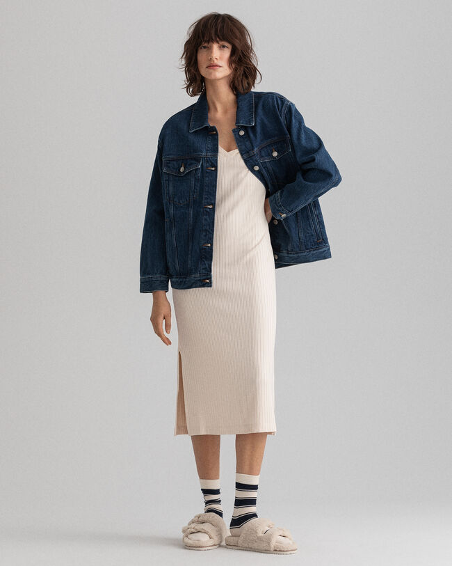 Detail jerseykjole med slidser