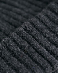 Ribstrikket beanie