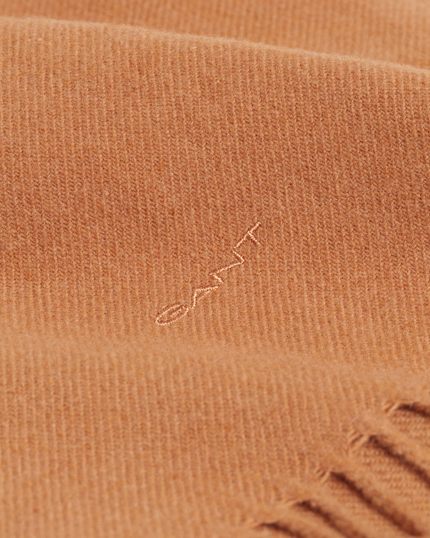 Ensfarvet uldhalstørklæde