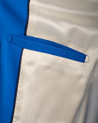 Tætsiddende blazer med brede skuldre