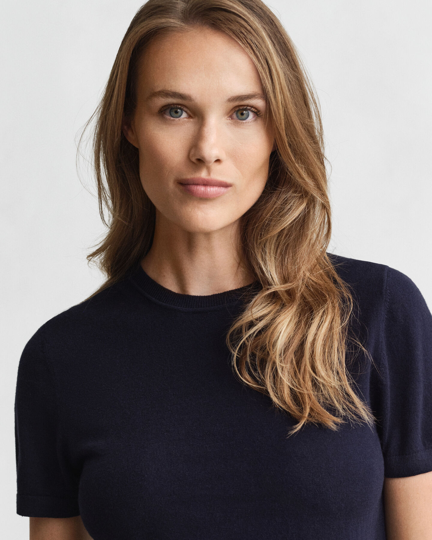 Let kortærmet sweater med crewneck