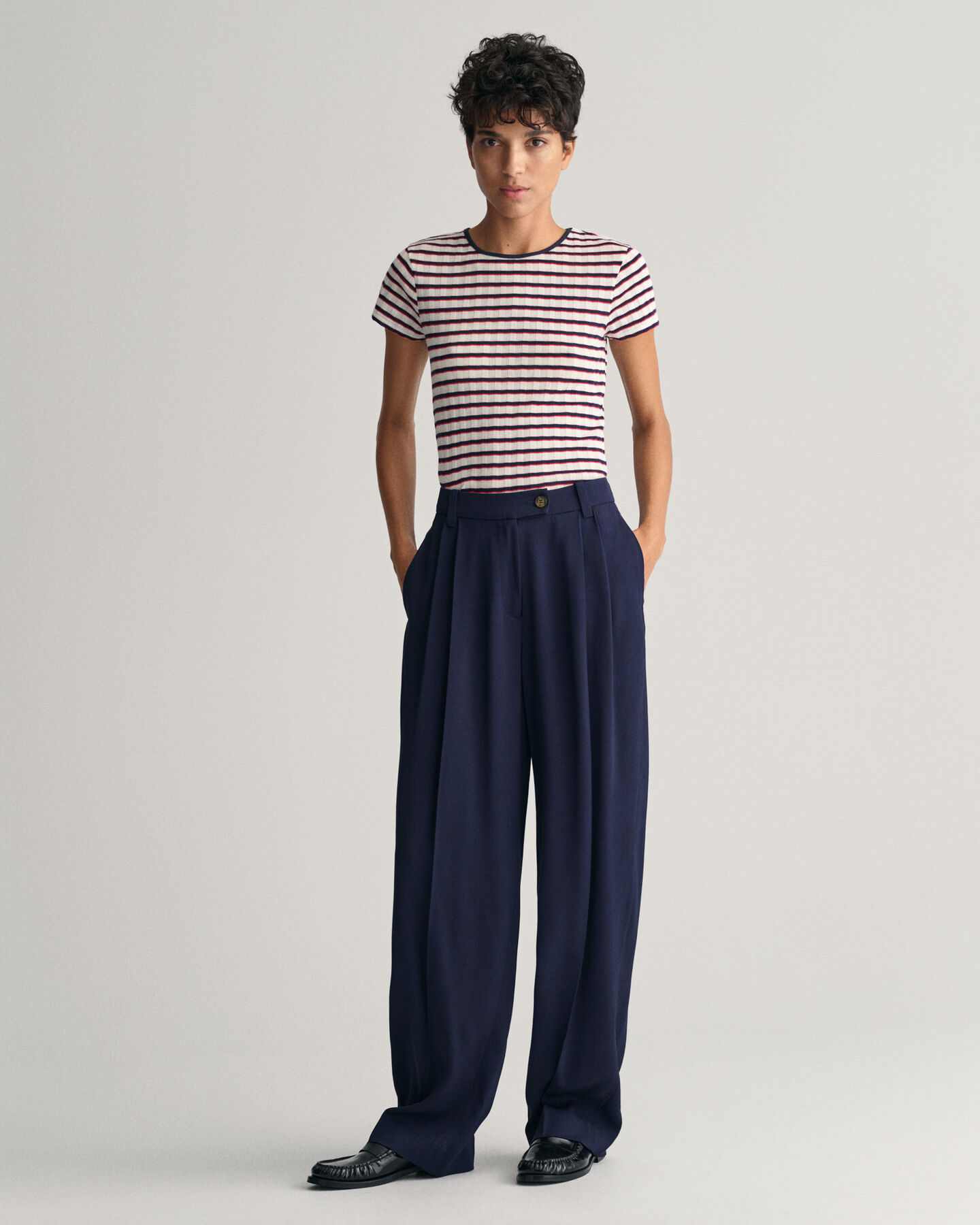 Loose fit lavtaljede chinobukser med brede ben