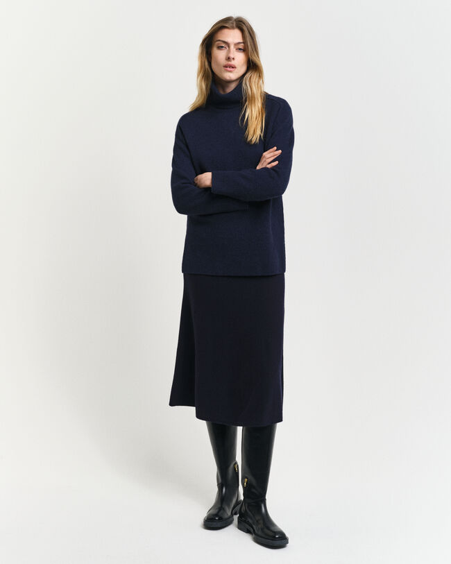 Sweater med rullekrave og sildebensmønstrede detaljer