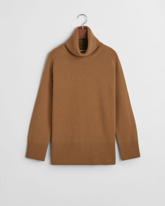 Sweater med rullekrave og sildebensmønstrede detaljer