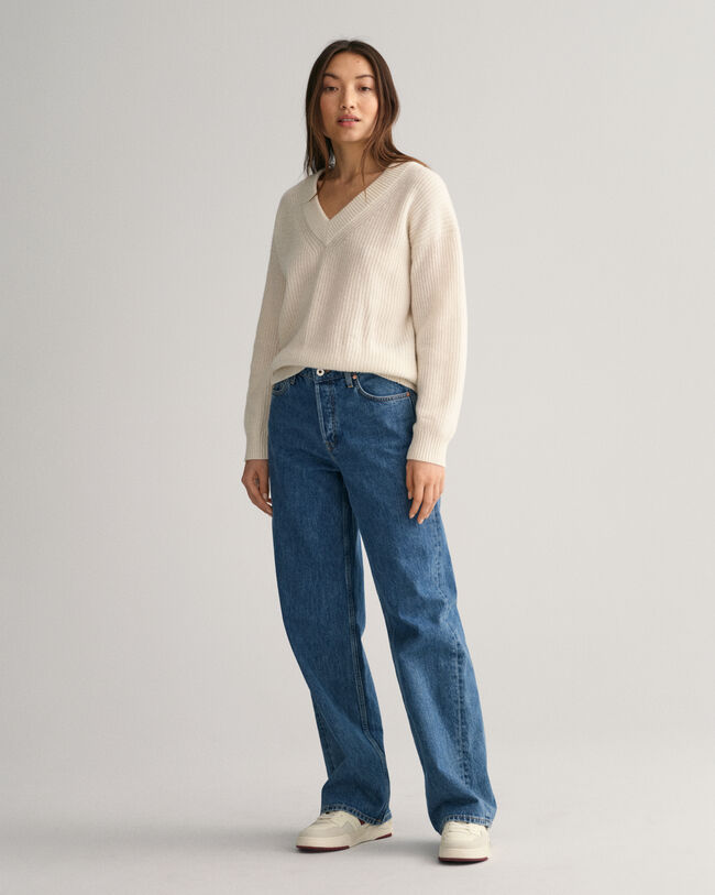 Ribstrikket sweater i uld med V-hals