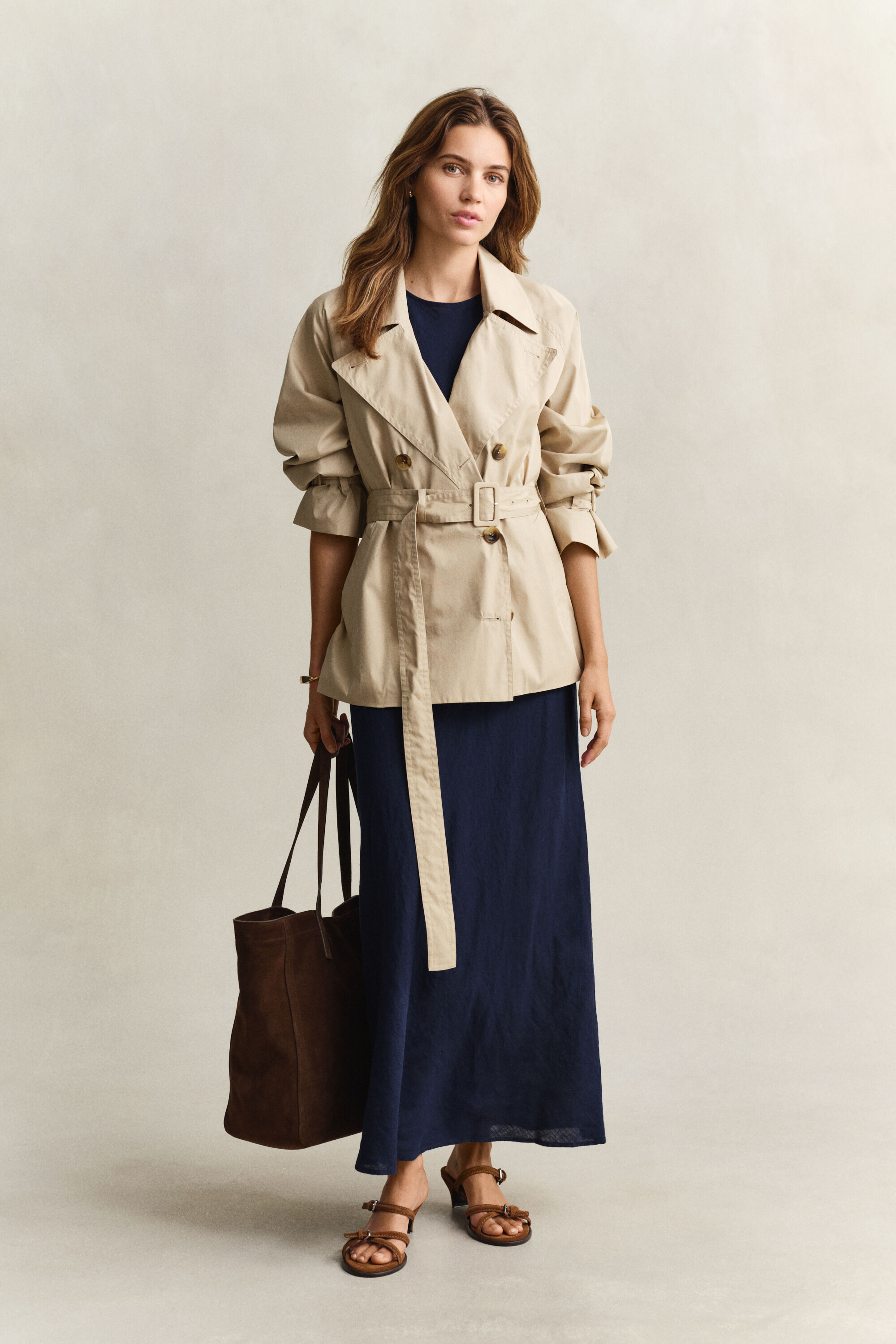 Midi kjole i hør med skråsnit