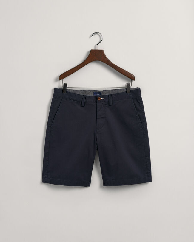 Hallden Slim fit shorts af twill