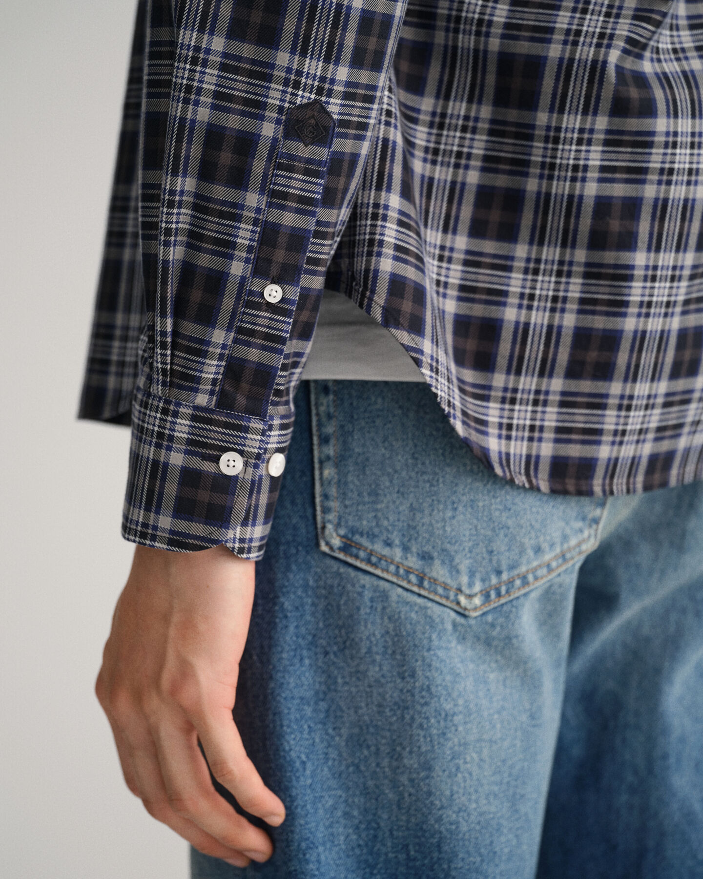 Slim fit ternet skjorte af twill