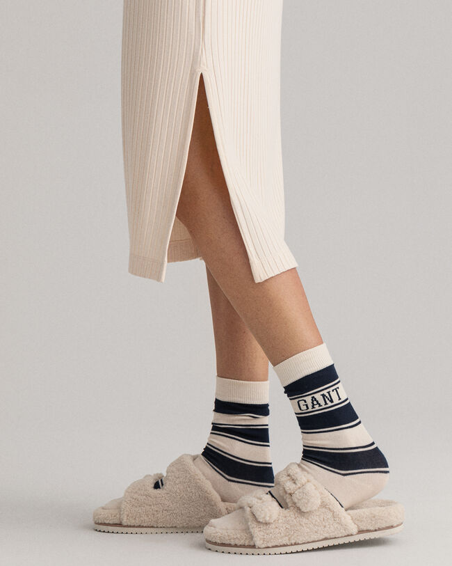 Detail jerseykjole med slidser