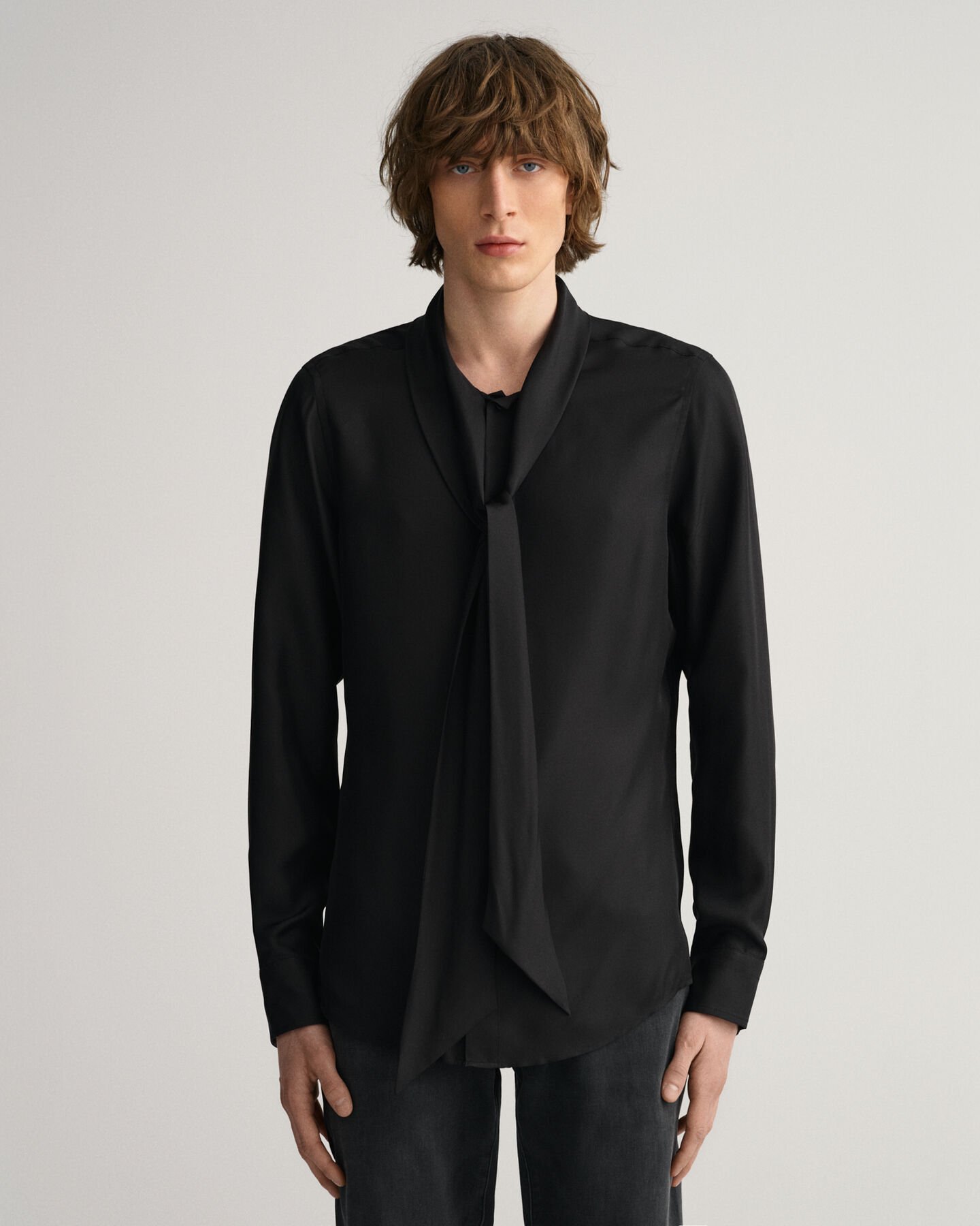 Slim fit ensfarvet skjorte med bindeb&aring;nd