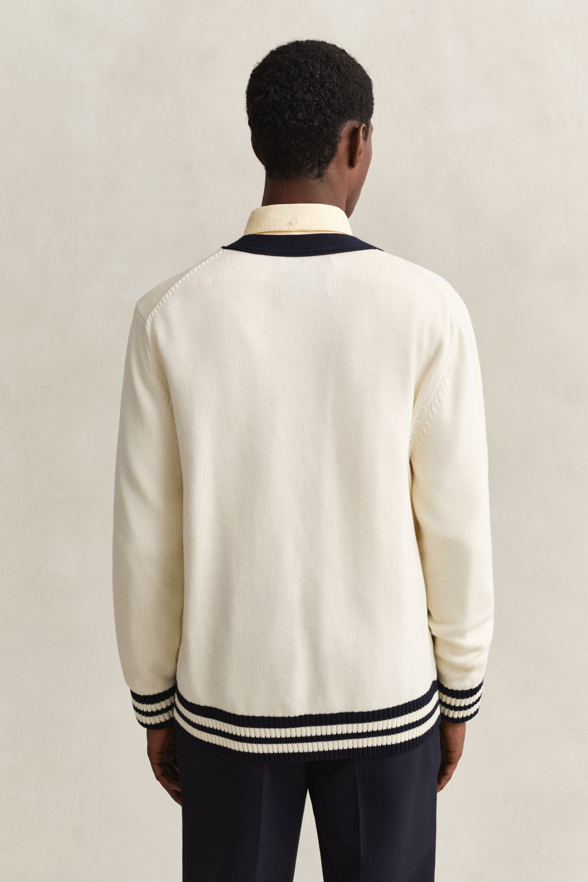 Cardigan med knapper og V-hals