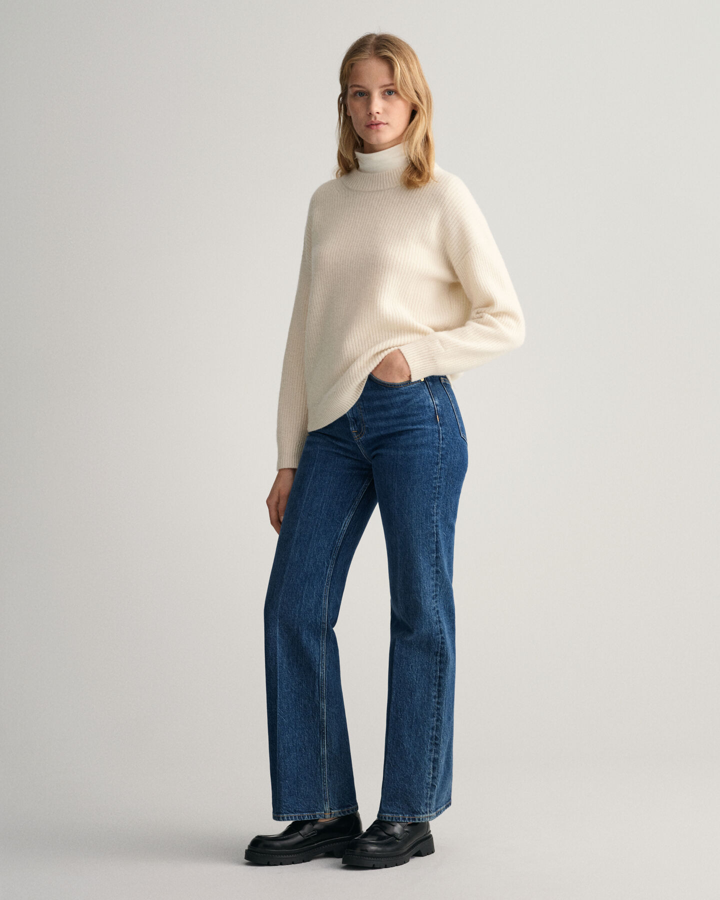 Ribstrikket crewneck sweater af uld