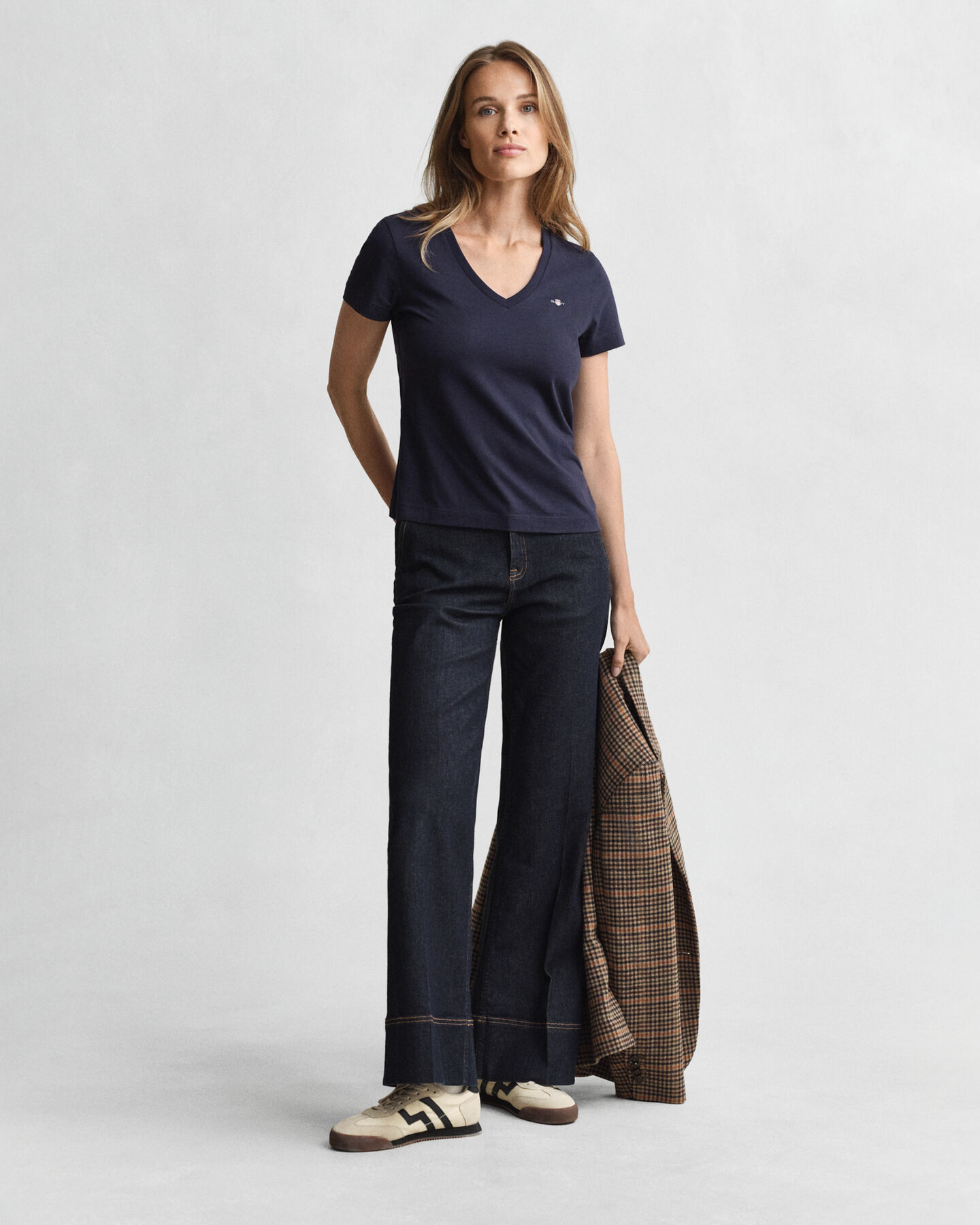 Shield T-shirt med V-hals