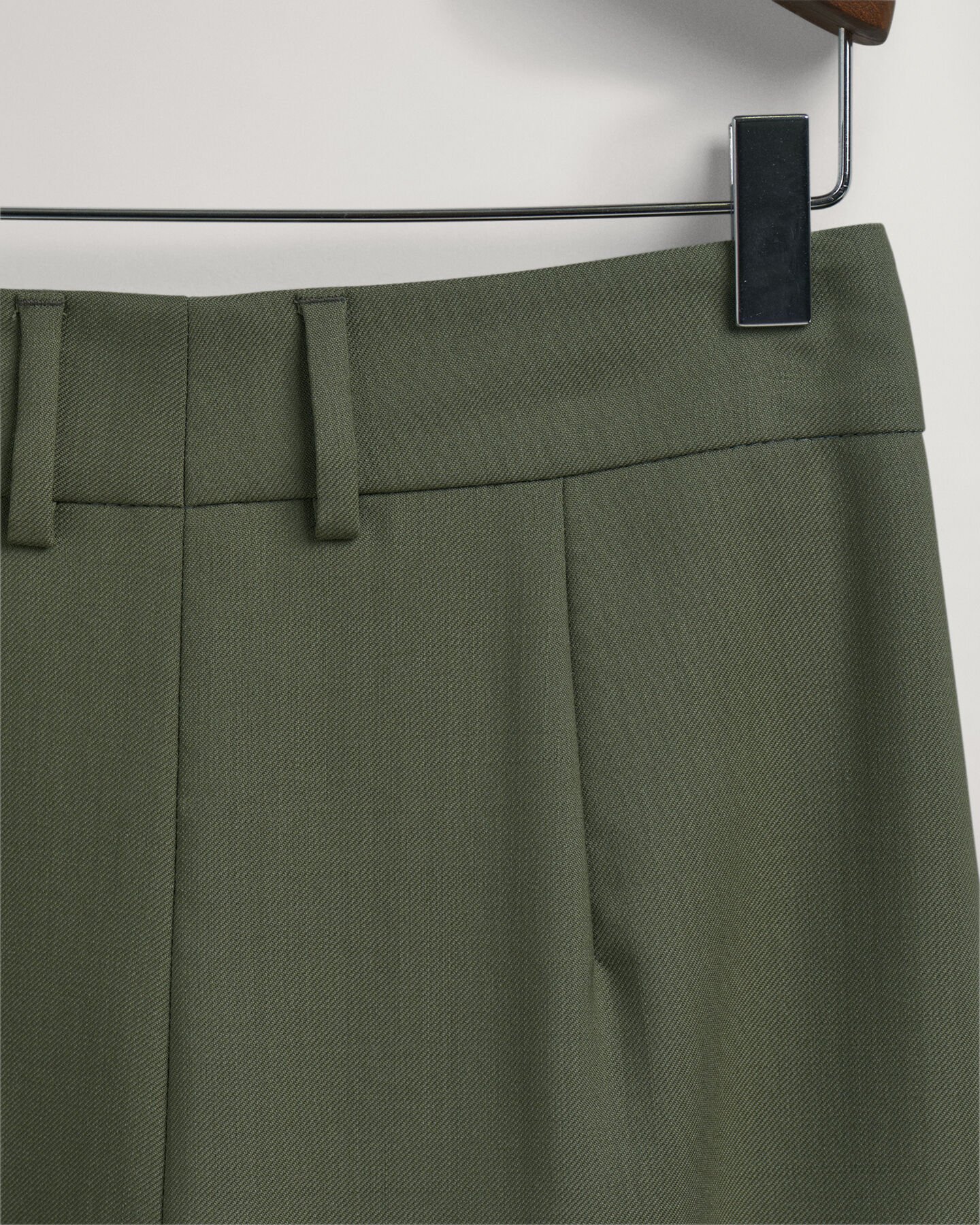 Brede bukser med læg og høj talje