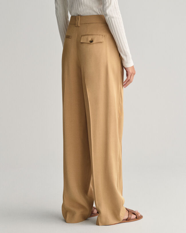 Loose fit lavtaljede chinobukser med brede ben