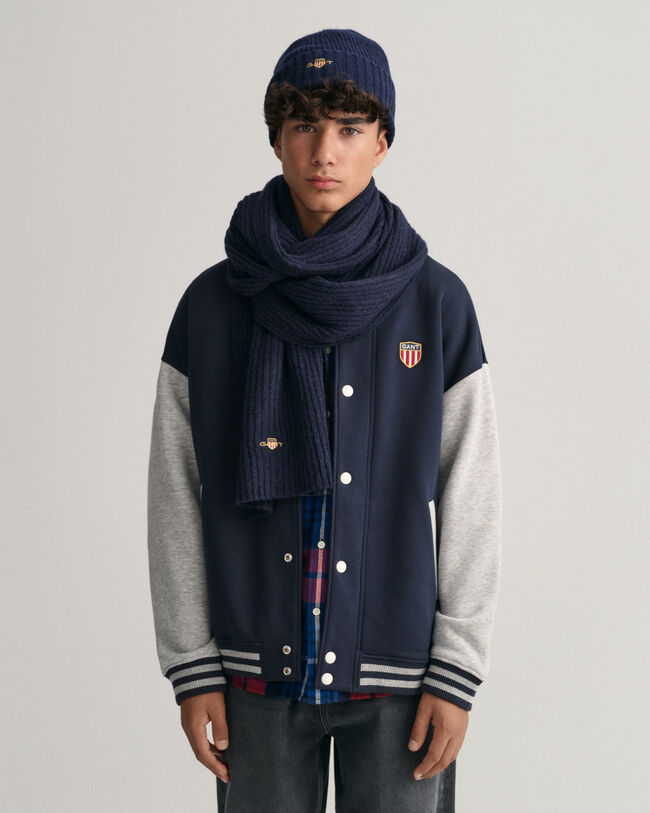 Teens beanie og halst&oslash;rkl&aelig;de i gave&aelig;ske