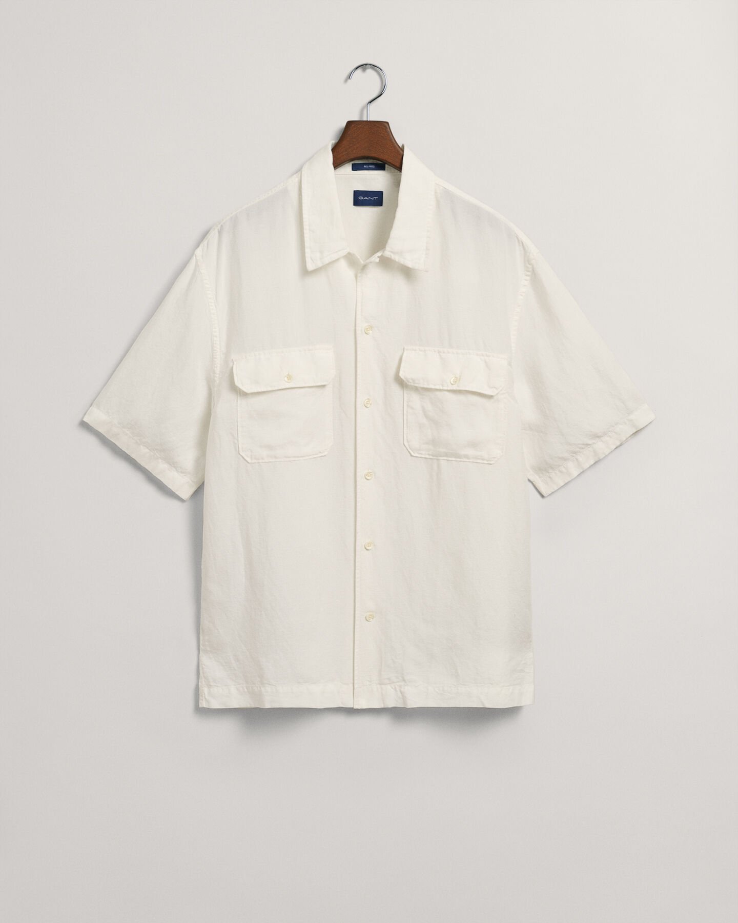 Relaxed fit skjorte af h&oslash;r og lyocell og korte &aelig;rmer