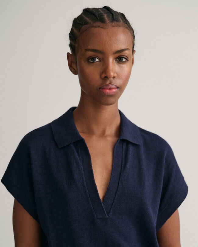 Kjole af hørblanding med krave