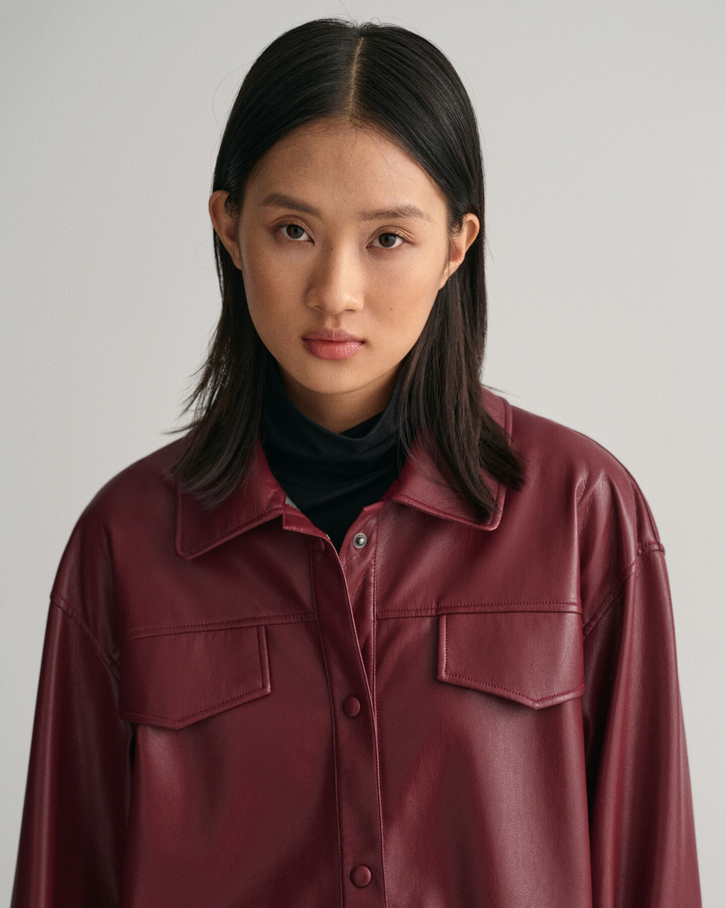 Overskjorte i kunstlæder