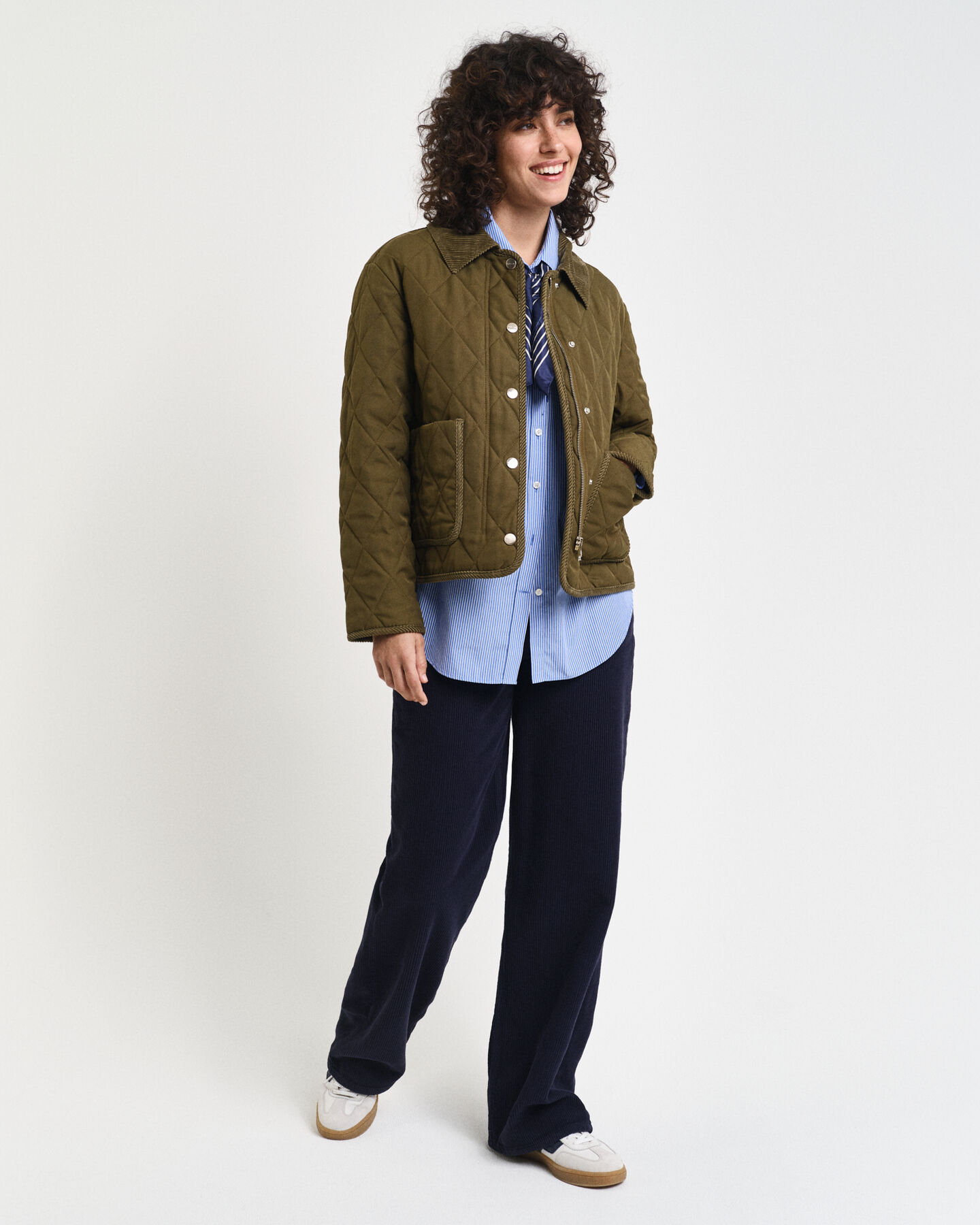 Quiltet jakke med detaljer i jernbanefl&oslash;jl