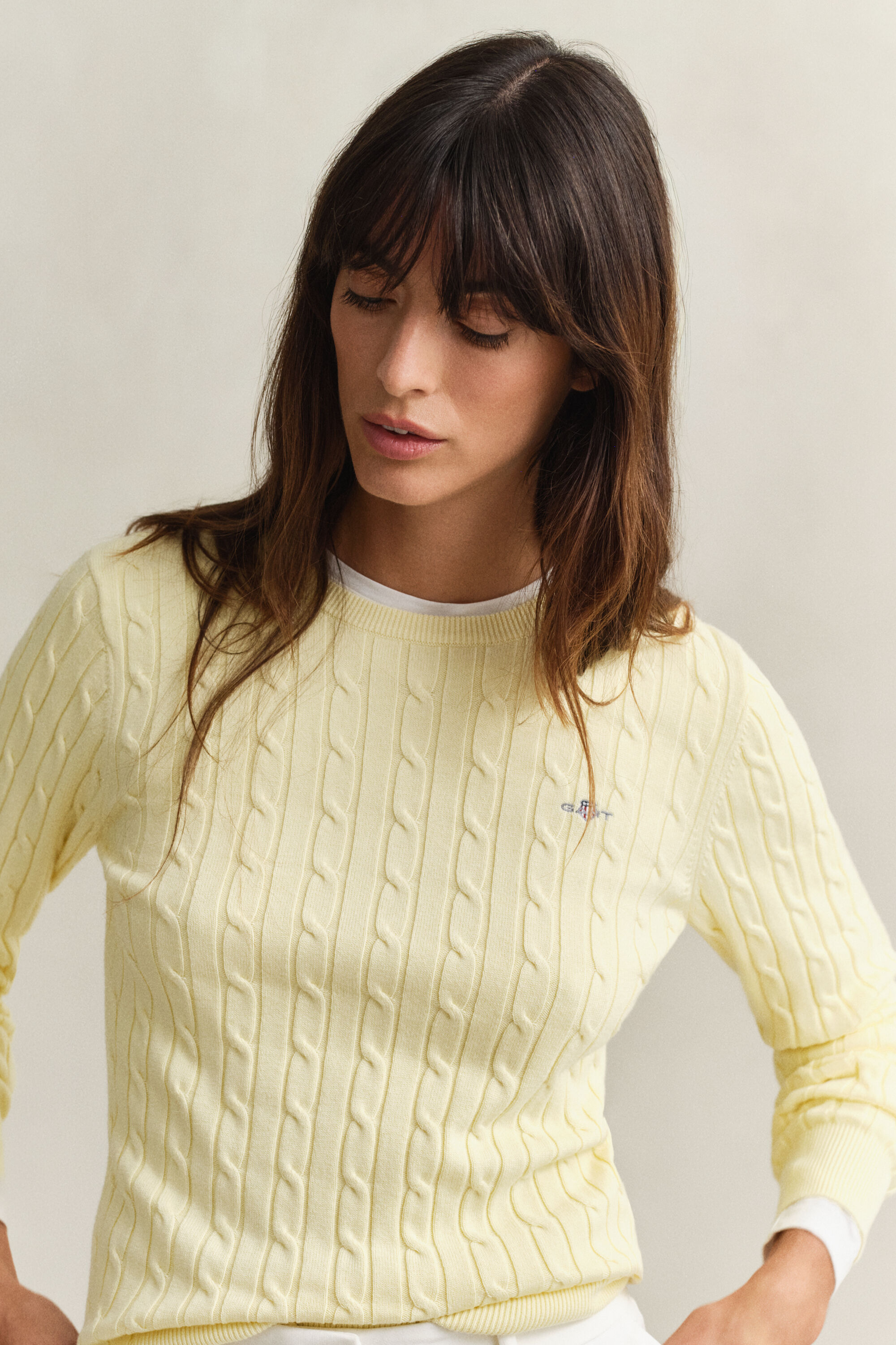 Crewneck sweater med kabelstrik