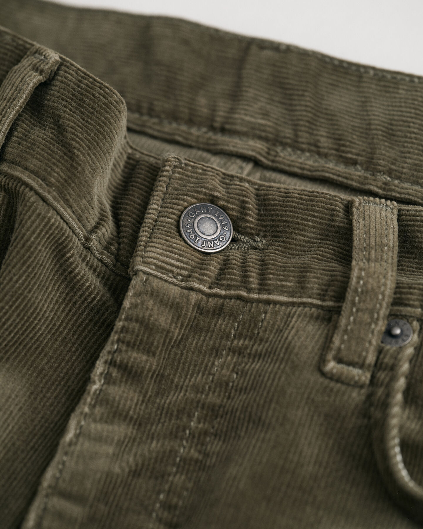 Slim fit jeans af jernbanefløjl