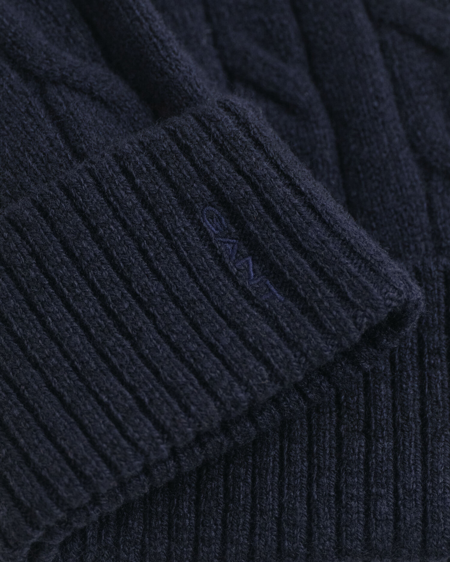 Kabelstrikket beanie i uld