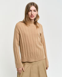 Sweater i uld med bred ribstrik og st&aring;ende krave