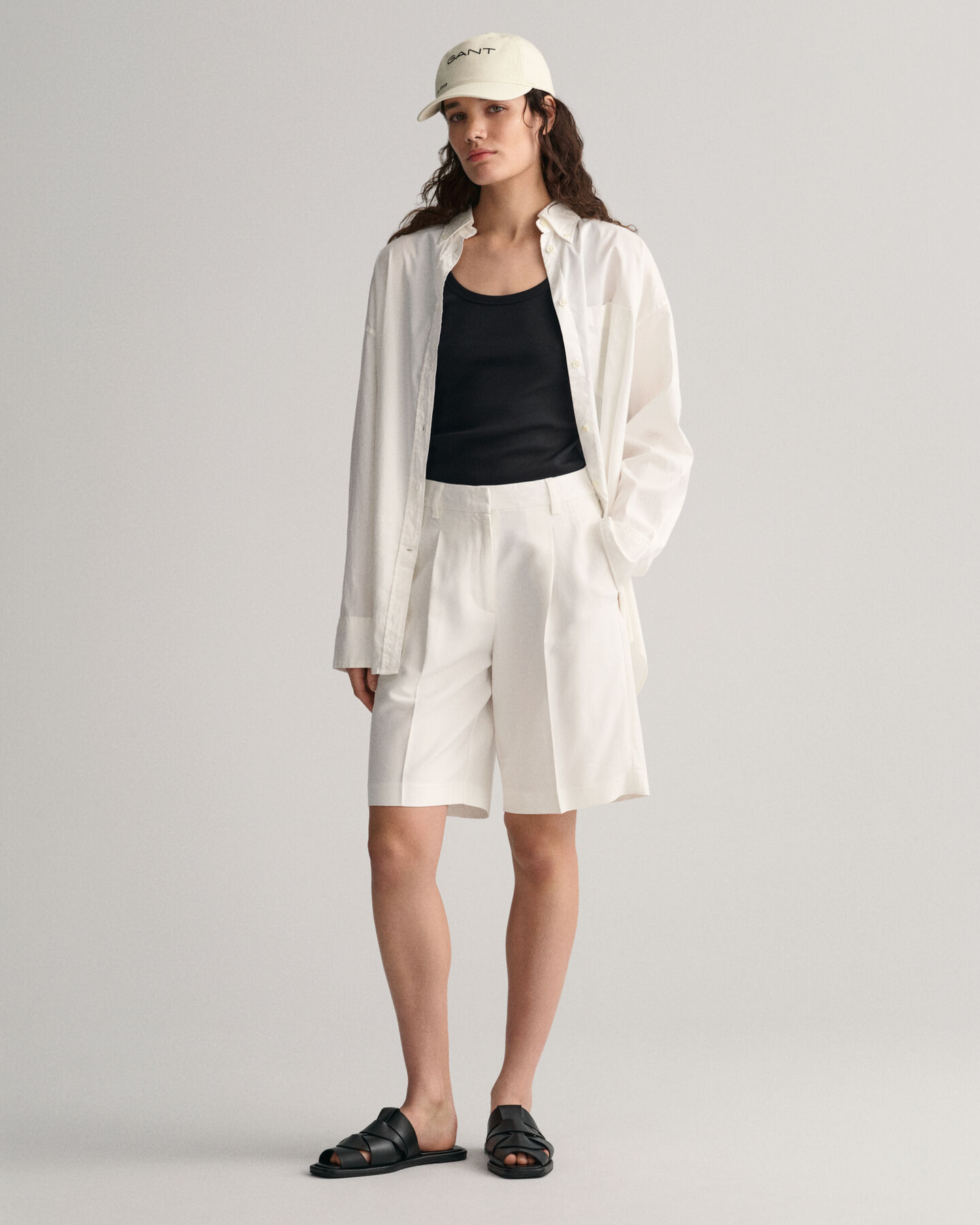 Relaxed fit shorts med læg