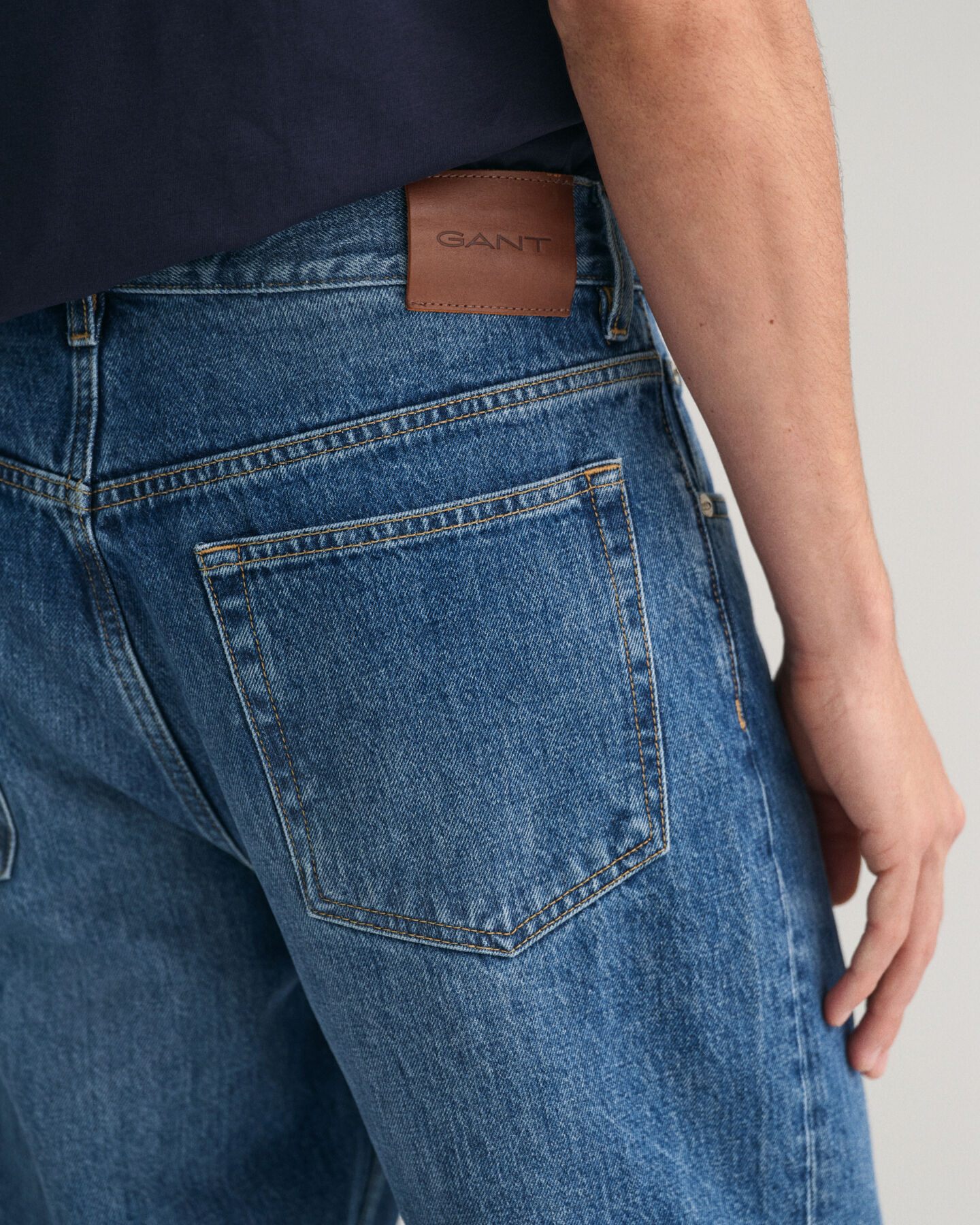 Relaxed fit tilspidsede jeans