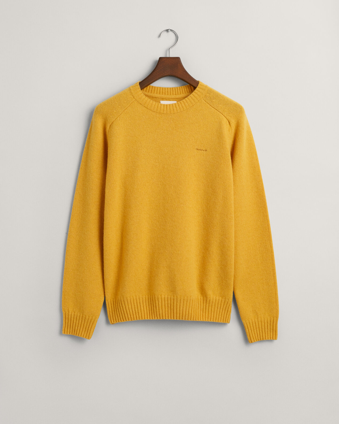 Crewneck sweater i uld med sadelskuldre