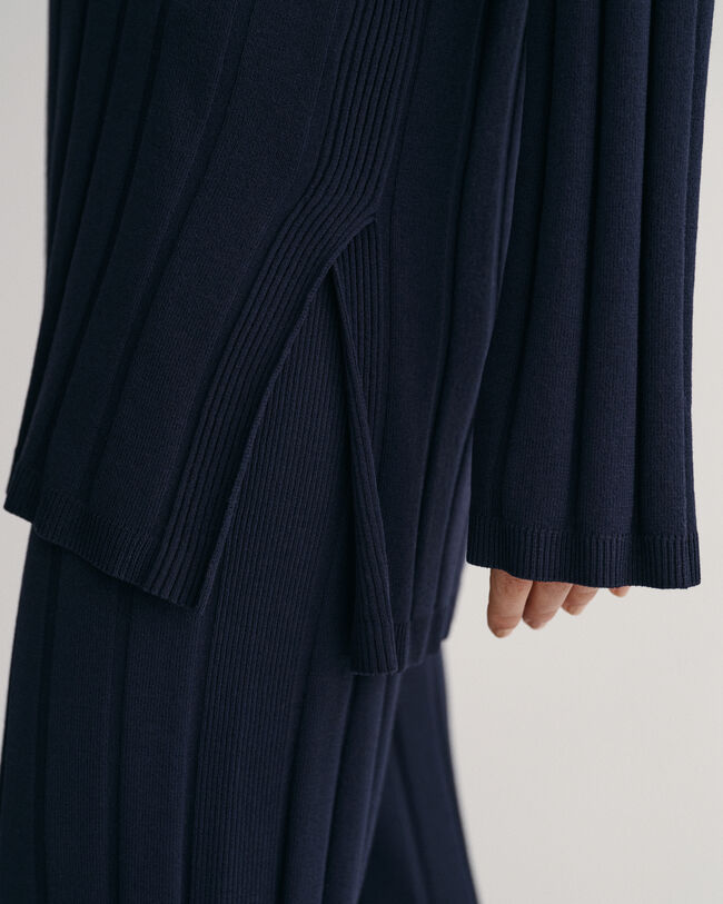 Ribstrikket sweater med åben krave