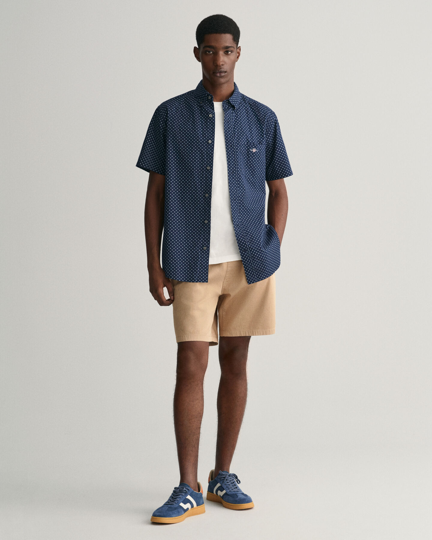 Regular fit skjorte med mikrotryk og korte &aelig;rmer