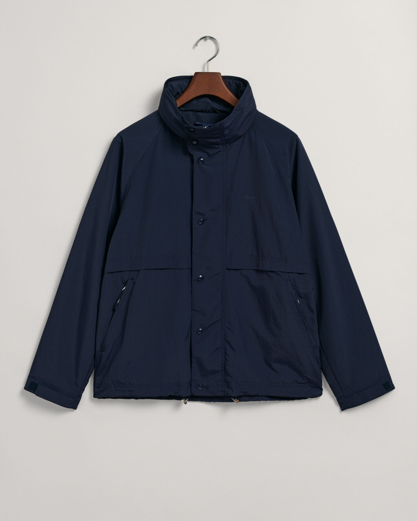 Jakke med raglanærmer