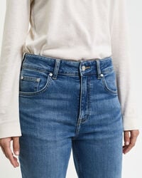 Slim fit jeans med svaj