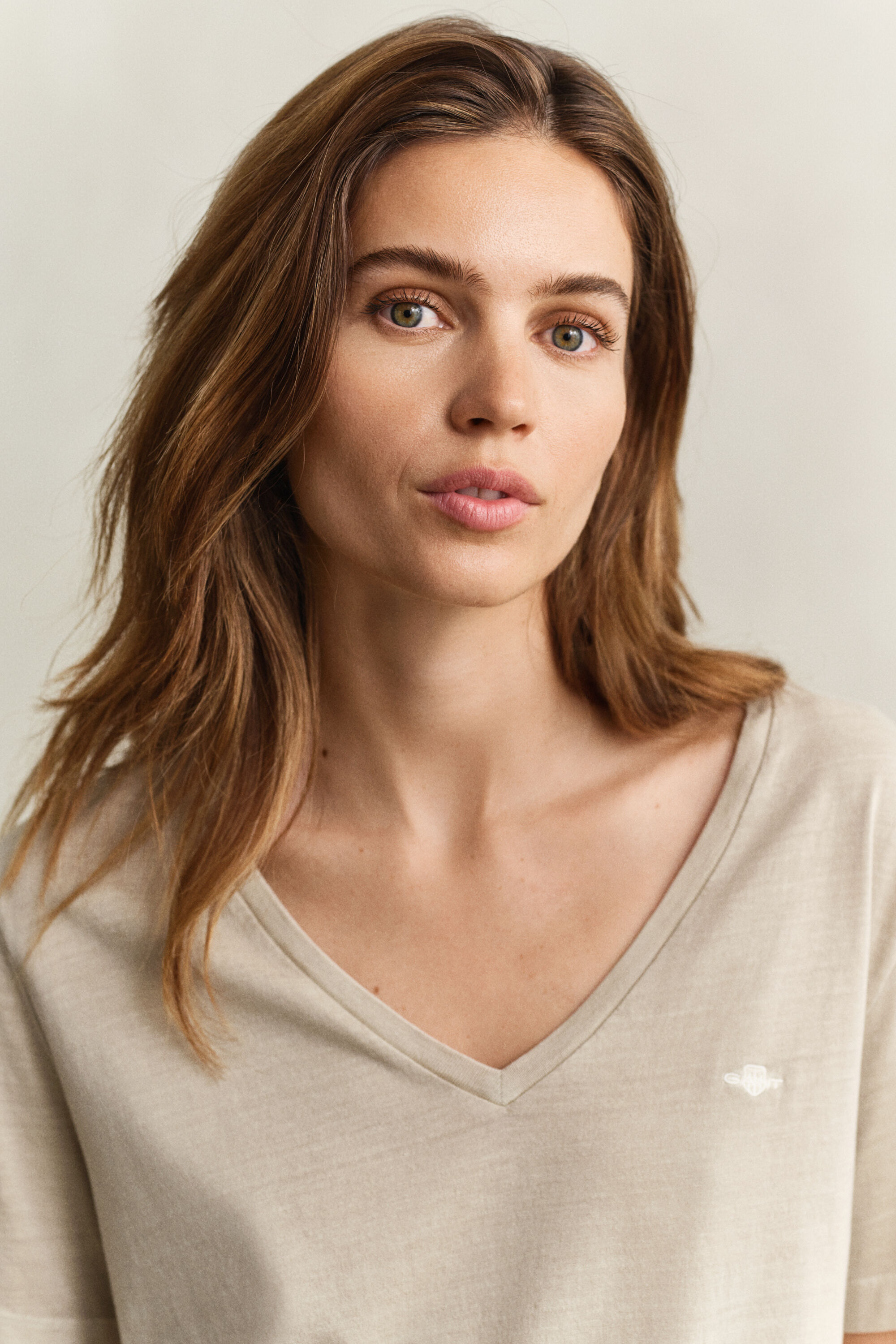 Vasket Shield T-shirt med V-hals