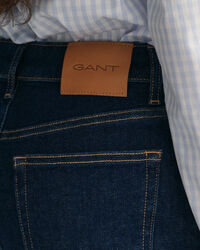 Slim fit jeans med svaj