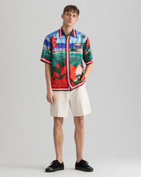 Relaxed fit Scenery silkeskjorte med korte ærmer