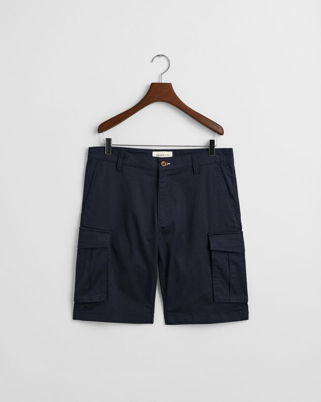Relaxed fit cargoshorts af twill