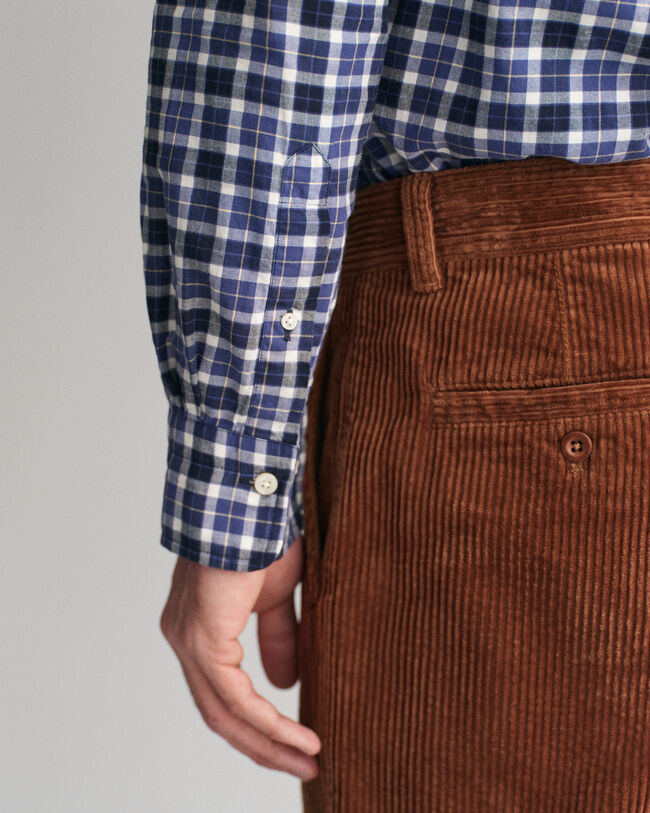 Regular fit ternet skjorte af let twill