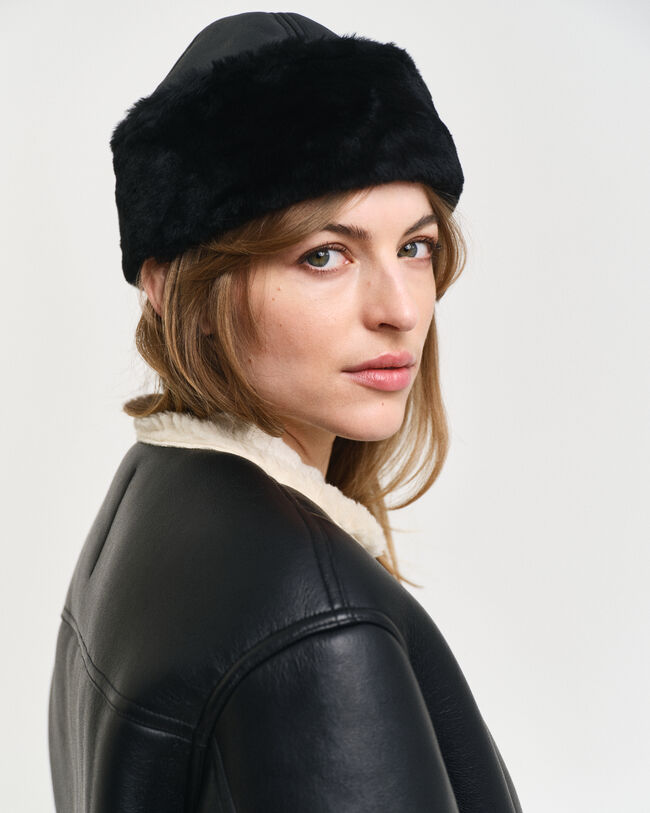 Kort jakke af kunstigt lammeskind