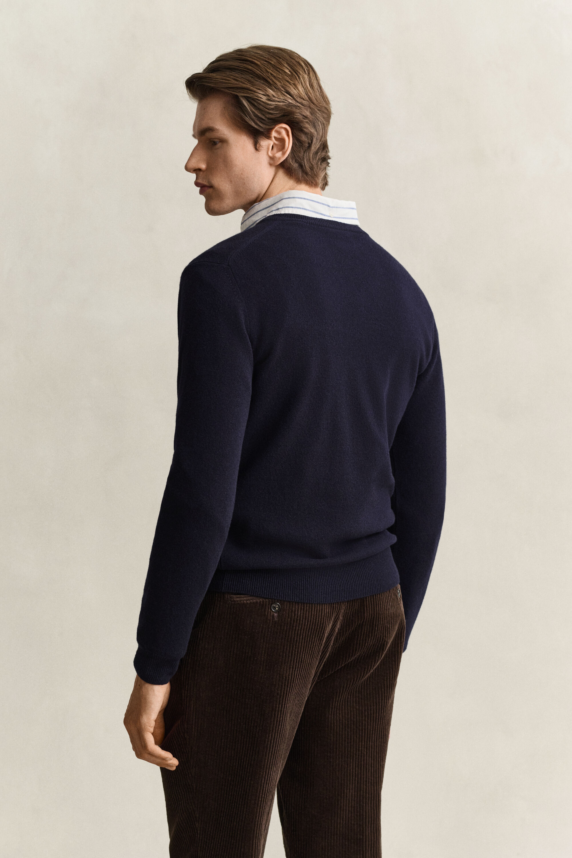 Sweater med V-hals i lammeuld