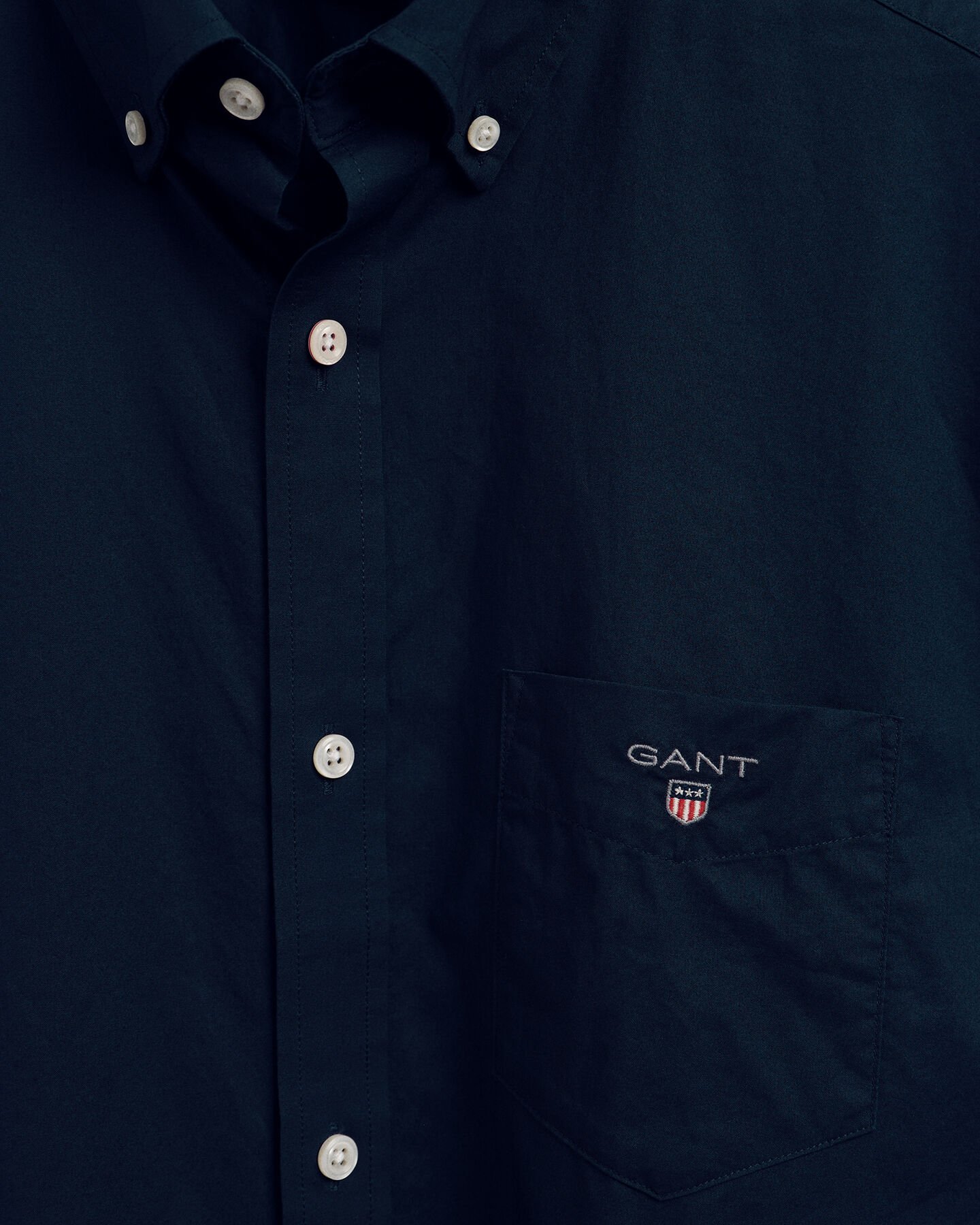 Regular fit t&aelig;tv&aelig;vet skjorte med korte &aelig;rmer