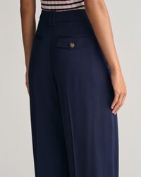 Loose fit lavtaljede chinobukser med brede ben