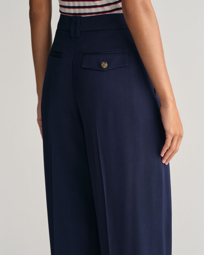 Loose fit lavtaljede chinobukser med brede ben