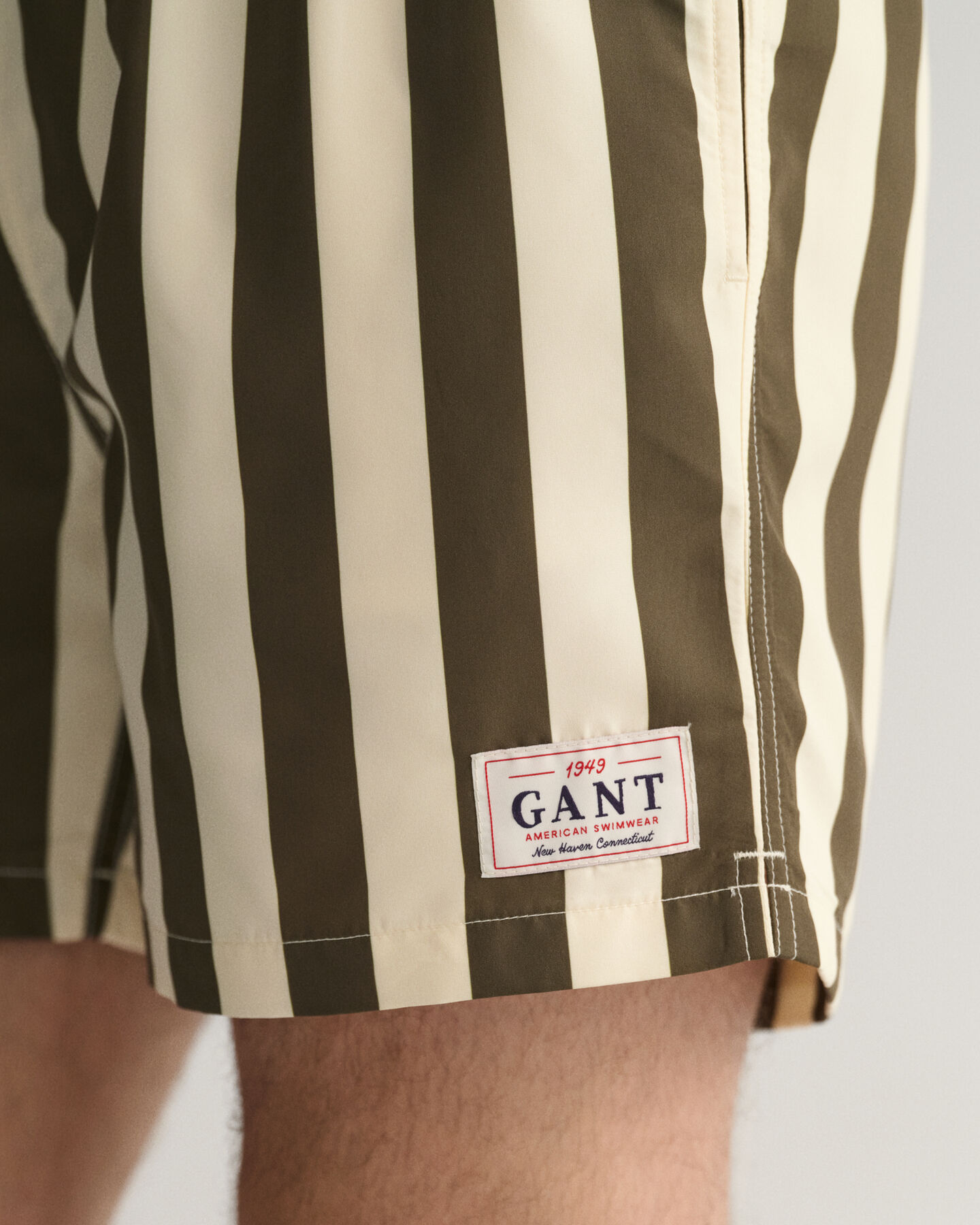 Classic fit blokstribede badeshorts